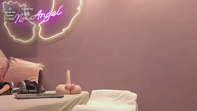Ninna monroe  online show from December 19, 2024, 4:02 pm