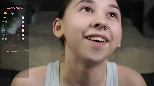 AislyEmbury online show from February 3, 2025, 4:25 am