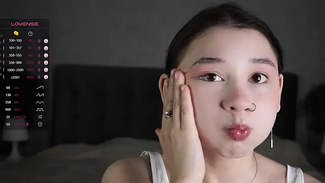 AislyEmbury online show from March 12, 2025, 7:28 pm