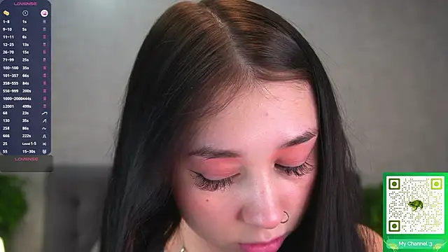 AislyEmbury online show from January 18, 2026, 4:49 am