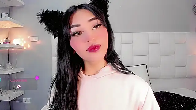 Snapshot of Valery_Sophiia chatting on December 17, 2024, 6:02 am Valery Sophiia online show from December 17, 2024, 6:02 am