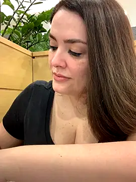 Sophie Eaton online show from September 19, 2025, 8:31 pm