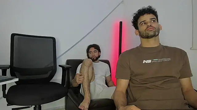 crisandrews online show from October 9, 2025, 3:04 am