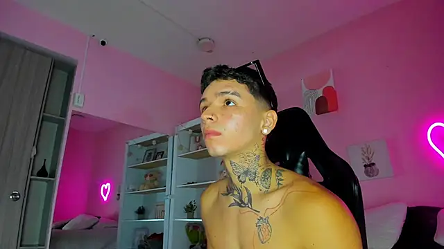 Snapshot of Ian_Castillo_ chatting on September 23, 2025, 11:13 am Ian Castillo  online show from September 23, 2025, 11:13 am