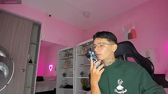 Snapshot of Ian_Castillo_ chatting on September 25, 2025, 11:14 am Ian Castillo  online show from September 25, 2025, 11:14 am