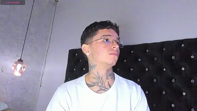 Snapshot of Ian_Castillo_ chatting on October 1, 2025, 11:16 am Ian Castillo  online show from October 1, 2025, 11:16 am