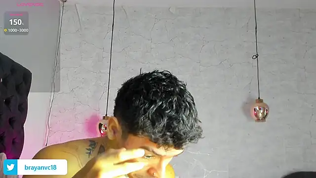 Snapshot of Ian_Castillo_ chatting on October 6, 2025, 11:18 am Ian Castillo  online show from October 6, 2025, 11:18 am