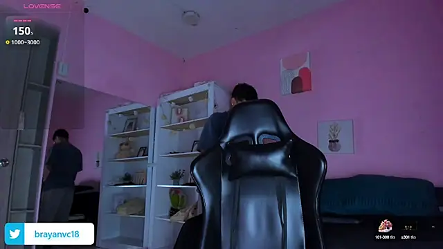 Snapshot of Ian_Castillo_ chatting on October 10, 2025, 11:20 am Ian Castillo  online show from October 10, 2025, 11:20 am