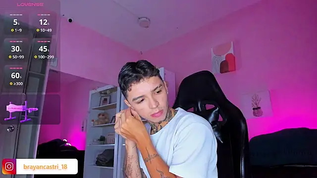 Snapshot of Ian_Castillo_ chatting on October 25, 2025, 11:29 am Ian Castillo  online show from October 25, 2025, 11:29 am