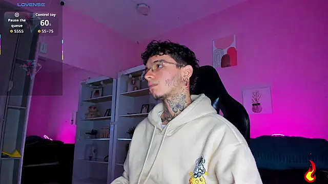 Ian Castillo  online show from December 3, 2025, 11:19 am