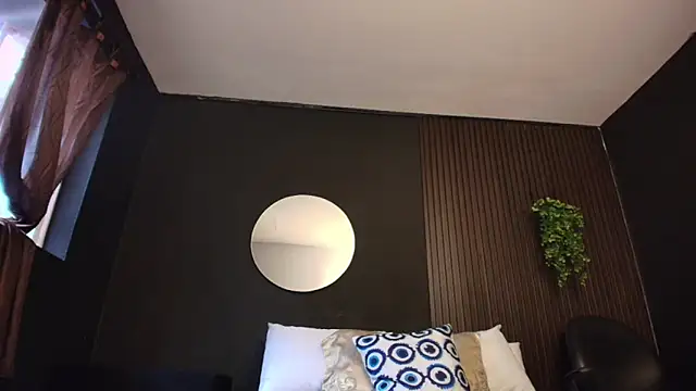 Aaron Jassell1 online show from September 24, 2025, 2:31 pm