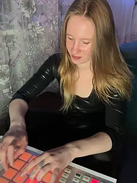 saint cat25 online show from May 11, 2026, 8:28 pm