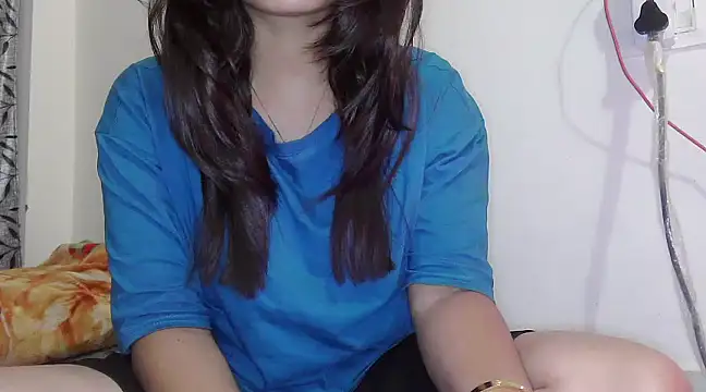 ANANYA-TIWARI online show from January 15, 2025, 4:11 pm