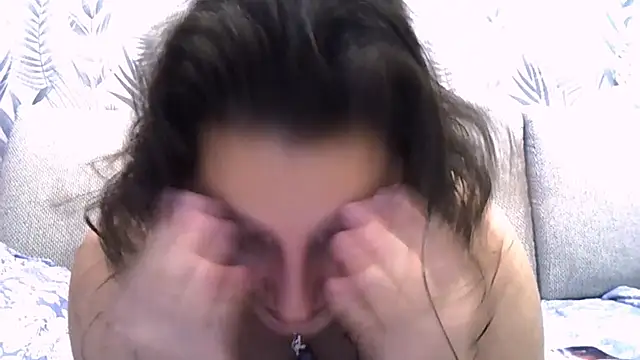 ShelaDiass online show from November 28, 2025, 11:24 am