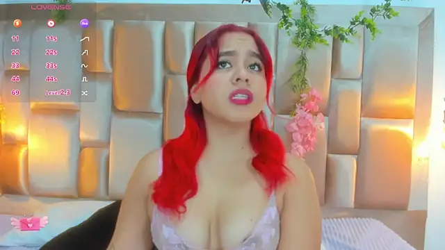 Snapshot of SeleneMiiller chatting on February 12, 2025, 12:12 pm SeleneMiiller online show from February 12, 2025, 12:12 pm