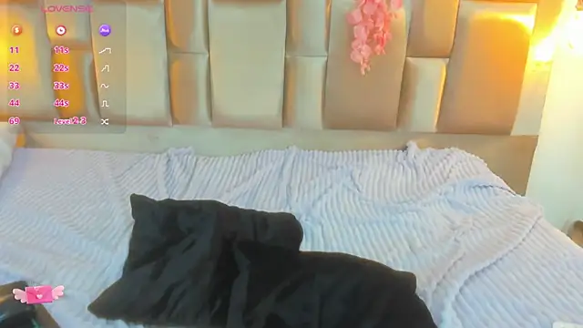 Snapshot of SeleneMiiller chatting on February 12, 2025, 3:16 pm SeleneMiiller online show from February 12, 2025, 3:16 pm