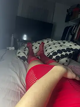 Snapshot of enzomlt chatting on February 18, 2026, 12:17 am enzomlt online show from February 18, 2026, 12:17 am