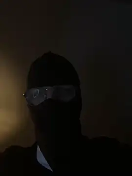 Snapshot of enzomlt chatting on February 23, 2026, 11:46 pm enzomlt online show from February 23, 2026, 11:46 pm