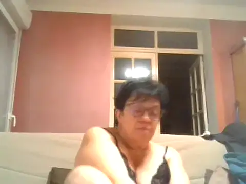 Snapshot of Vandeae44 chatting on December 15, 2024, 8:25 pm Vandeae44 online show from December 15, 2024, 8:25 pm