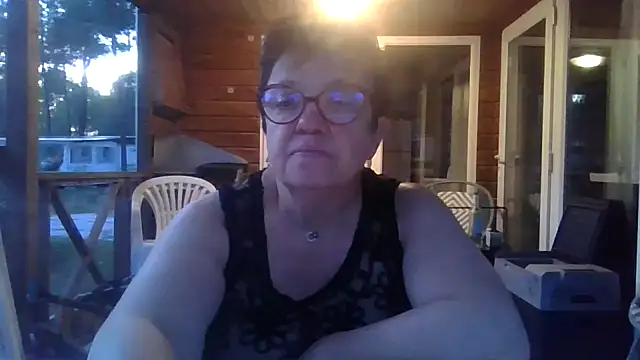 Snapshot of Vandeae44 chatting on May 21, 2026, 7:43 pm Vandeae44 online show from May 21, 2026, 7:43 pm