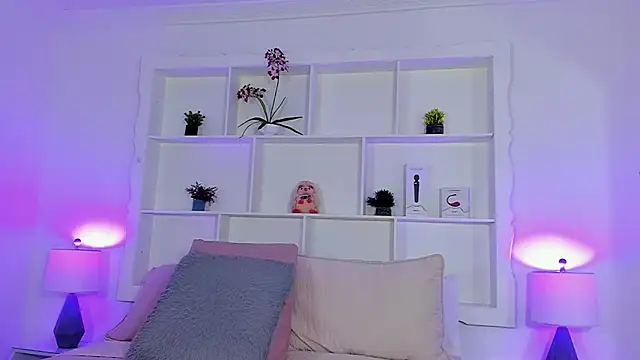 Jenifer Diaz online show from March 21, 2026, 3:15 pm