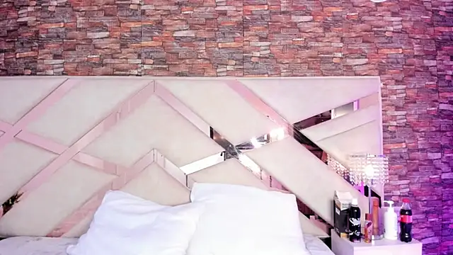 sophie pariss online show from October 16, 2025, 3:40 am