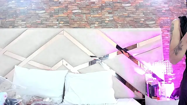 sophie pariss online show from November 1, 2025, 9:17 pm