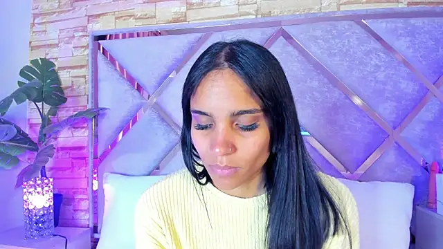 sophie pariss online show from November 14, 2025, 2:10 am