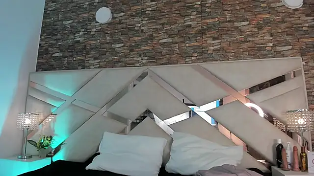 sophie pariss online show from November 29, 2025, 3:31 am