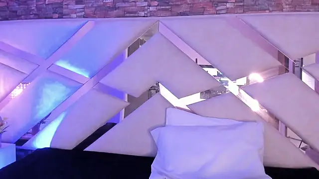 sophie pariss online show from December 19, 2025, 3:02 am