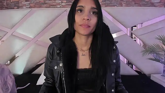 sophie pariss online show from February 26, 2026, 2:43 am