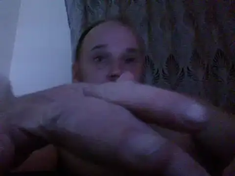 Snapshot of FROL83 chatting on April 5, 2026, 7:55 pm FROL83 online show from April 5, 2026, 7:55 pm