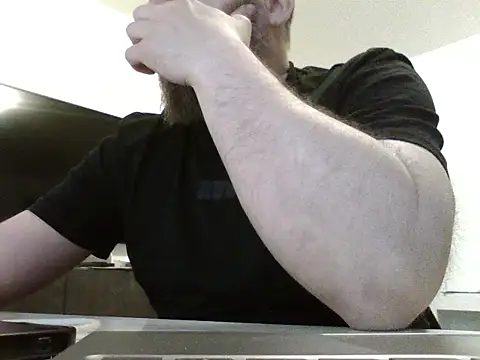 Snapshot of FROL83 chatting on April 11, 2026, 5:17 pm FROL83 online show from April 11, 2026, 5:17 pm