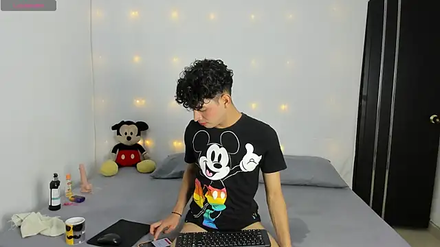 Snapshot of Benjamin_Buster chatting on December 7, 2024, 12:08 am Benjamin Buster online show from December 7, 2024, 12:08 am