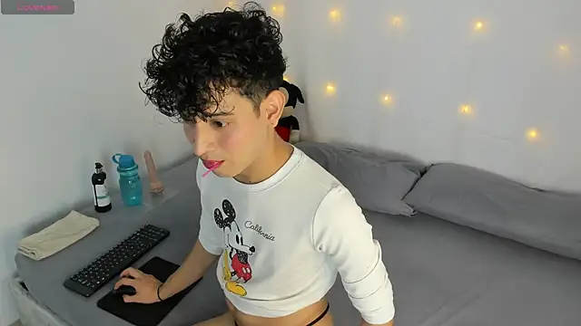 Snapshot of Benjamin_Buster chatting on December 12, 2024, 1:32 am Benjamin Buster online show from December 12, 2024, 1:32 am