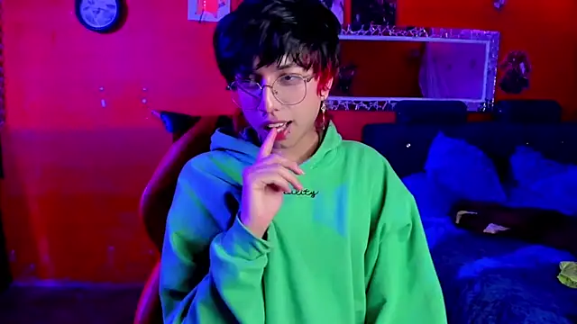 AnggelONfiree online show from March 10, 2025, 8:48 am