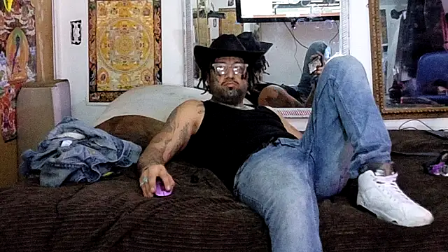 Snapshot of Azazelihornyasf chatting on April 27, 2026, 11:36 pm Azazelihornyasf online show from April 27, 2026, 11:36 pm