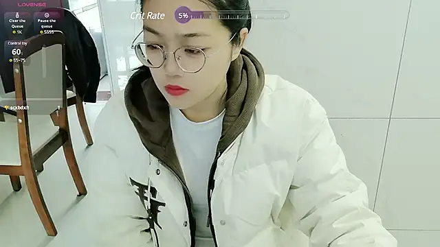 luoxuwen online show from December 3, 2024, 1:41 am