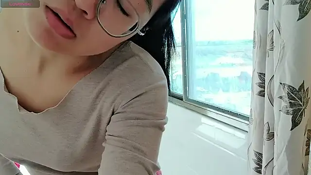 luoxuwen online show from December 15, 2024, 5:13 am