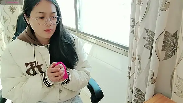 luoxuwen online show from December 28, 2024, 3:58 am