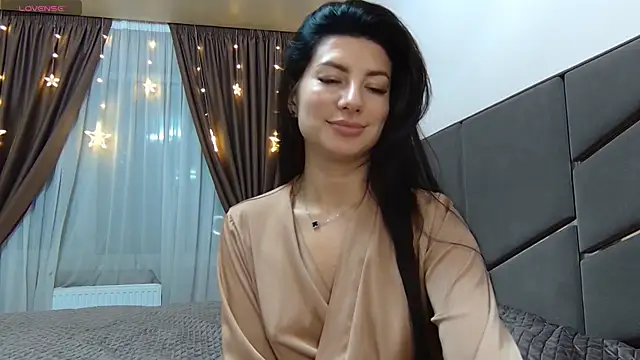 Snapshot of NessyStar chatting on December 4, 2025, 4:05 pm NessyStar online show from December 4, 2025, 4:05 pm