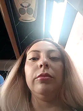 Snapshot of madelaine- chatting on October 3, 2025, 7:22 pm madelaine- online show from October 3, 2025, 7:22 pm