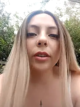 Snapshot of madelaine- chatting on October 9, 2025, 7:34 pm madelaine- online show from October 9, 2025, 7:34 pm