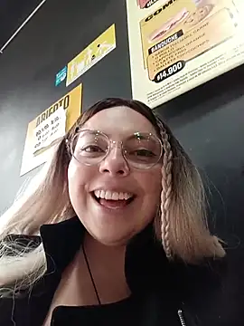 madelaine- online show from May 4, 2026, 6:59 pm