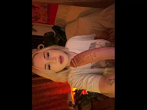 DaisyBooom online show from April 24, 2026, 6:21 pm