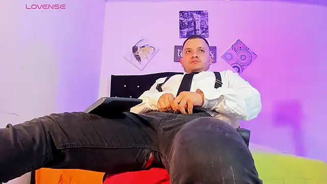 Snapshot of tony_landri chatting on September 24, 2025, 3:32 am tony landri online show from September 24, 2025, 3:32 am