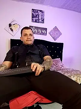 Snapshot of tony_landri chatting on October 9, 2025, 3:15 am tony landri online show from October 9, 2025, 3:15 am