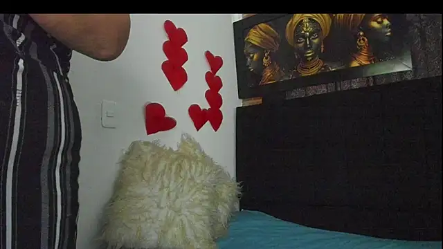 Snapshot of Evaaross_2345 chatting on February 24, 2025, 12:37 pm Evaaross 2345 online show from February 24, 2025, 12:37 pm