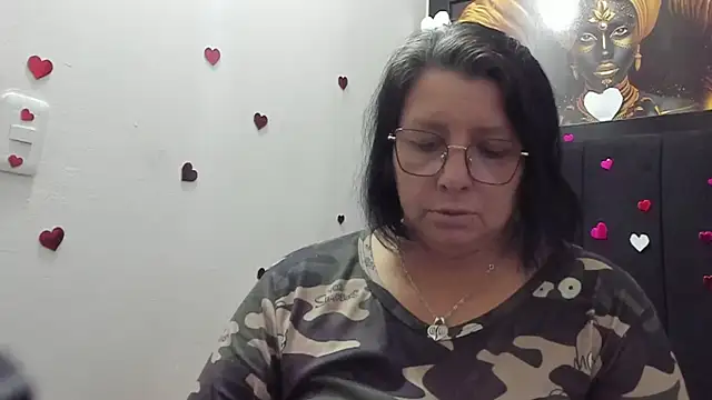 Evaaross 2345 online show from May 6, 2026, 6:24 pm