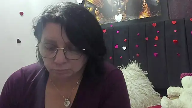 Evaaross 2345 online show from May 7, 2026, 8:25 pm
